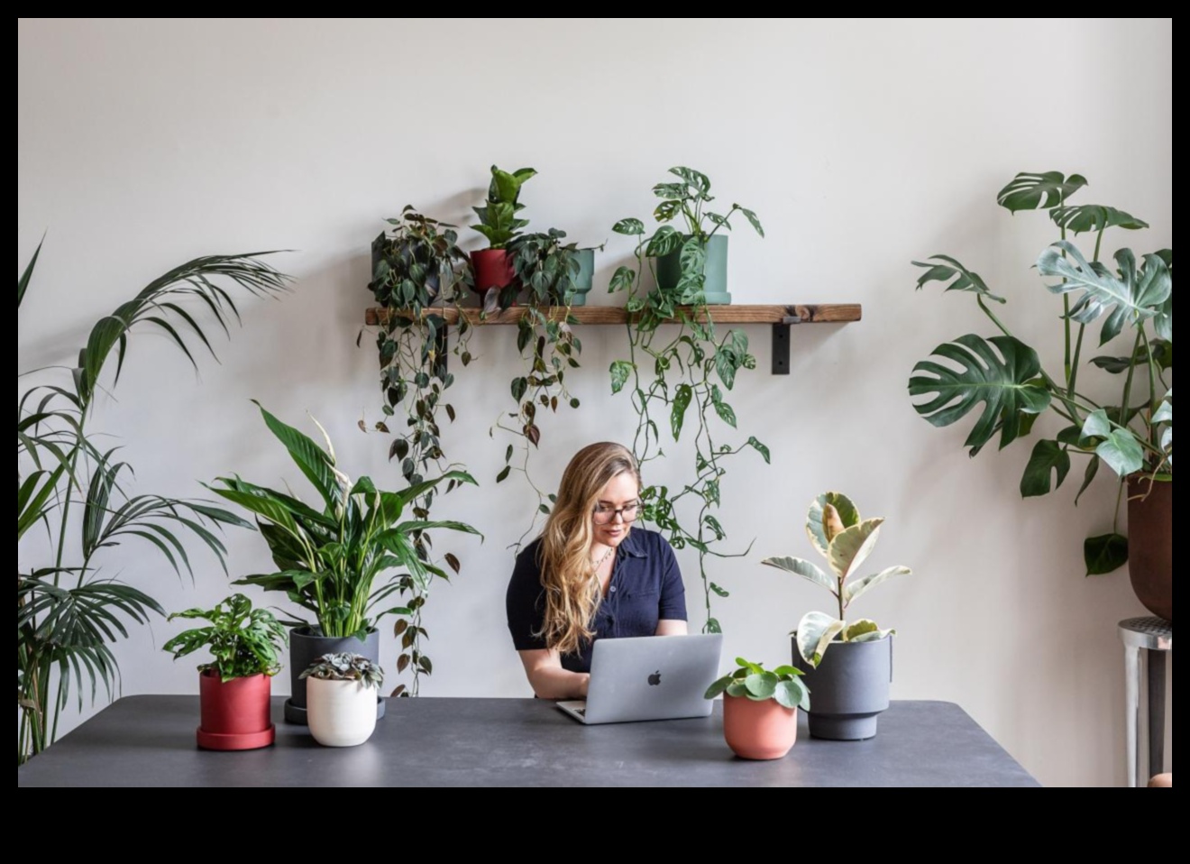 Sculpted Blooms: Infusing Artistry in Outdoor Spaces