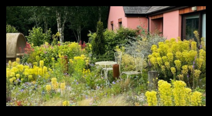 Blossom in Style Ανακαλύψτε τις τελευταίες τάσεις στη διακόσμηση κήπου 2 Blossom in Style: Uncover Trendsetting Garden Decor Wonders