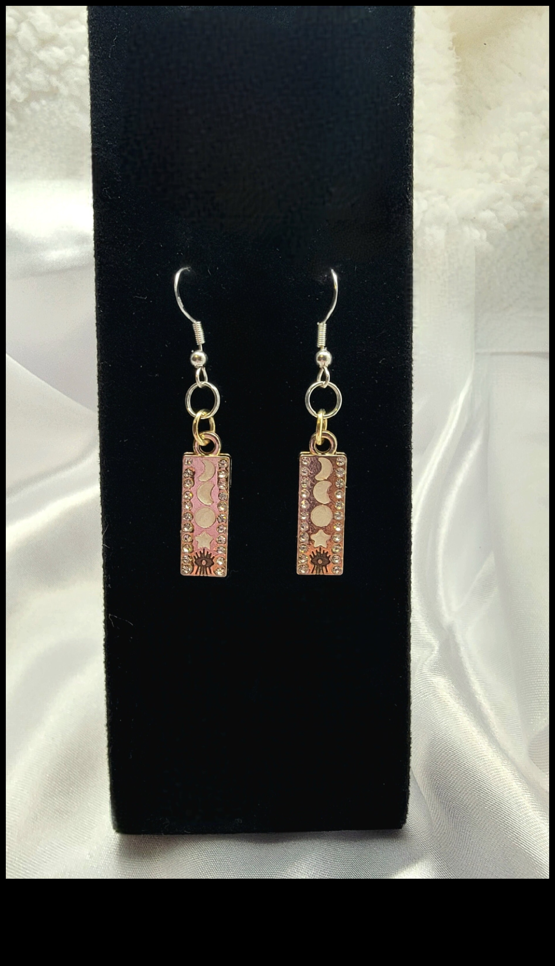 Gleaming Galaxy: Ξεκινήστε ένα ταξίδι λάμψης με τα γαλαξιακά σκουλαρίκια μας