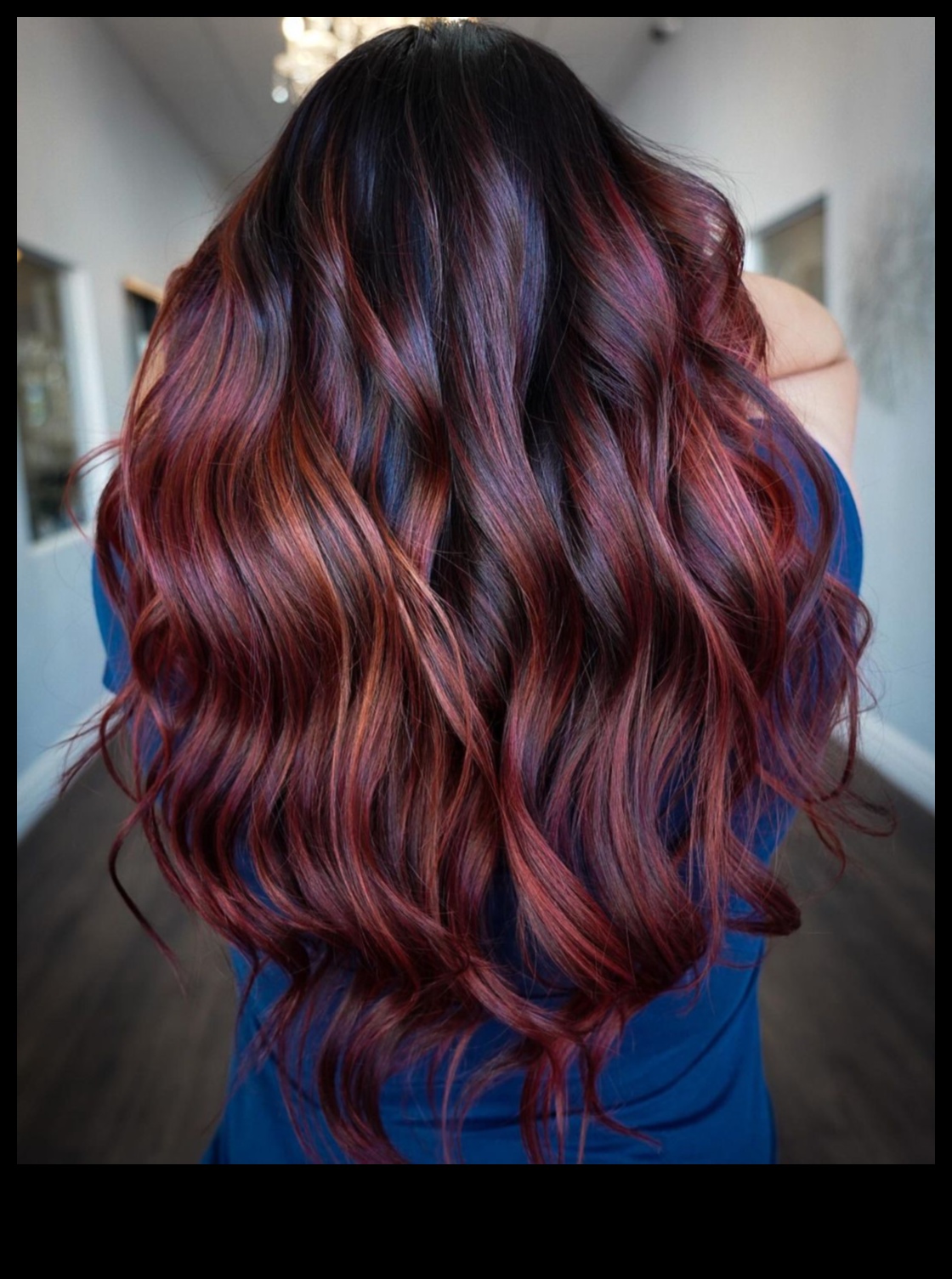 Flaming Elegance: Κόκκινα και καστανόξανθα χτενίσματα για ένα άγγιγμα δράματος