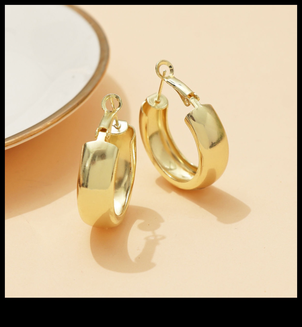 Chic Circles: Περιστρέφονται με στυλ με τα κομψά κυκλικά μας σχέδια για σκουλαρίκια