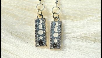 Gleaming Galaxy: Ξεκινήστε ένα ταξίδι λάμψης με τα γαλαξιακά σκουλαρίκια μας