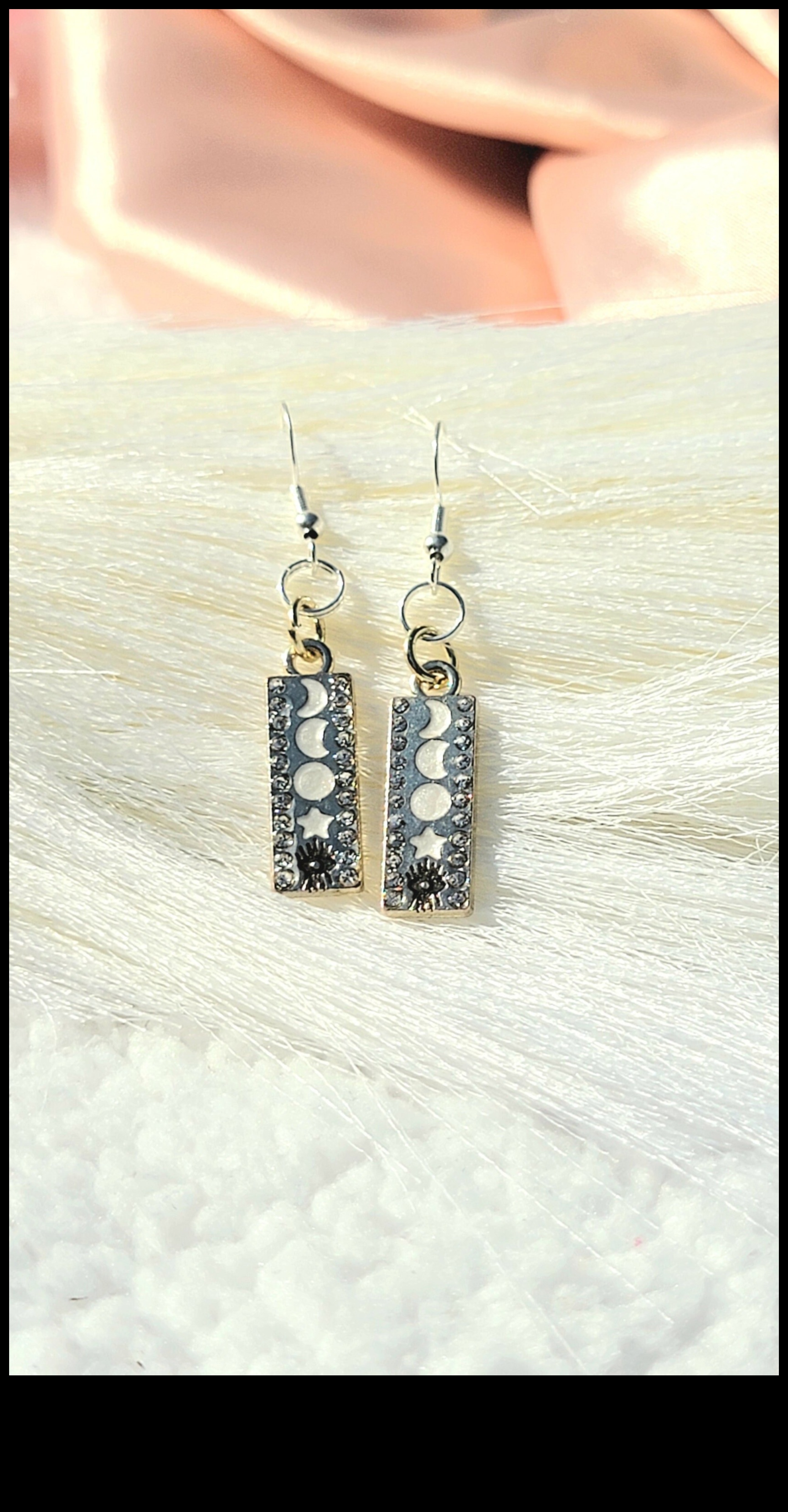 Gleaming Galaxy: Ξεκινήστε ένα ταξίδι λάμψης με τα γαλαξιακά σκουλαρίκια μας