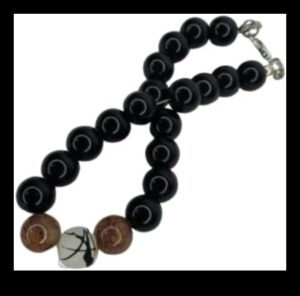 Wrist Wonders: Εξερευνήστε την κομψότητα των βραχιολιών
