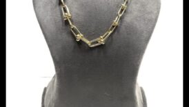 Λαμπεροί σύνδεσμοι: Συνδέστε το στυλ σας με τη λάμψη των δημιουργιών μας με κολιέ