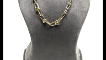 Λαμπεροί σύνδεσμοι: Συνδέστε το στυλ σας με τη λάμψη των δημιουργιών μας με κολιέ