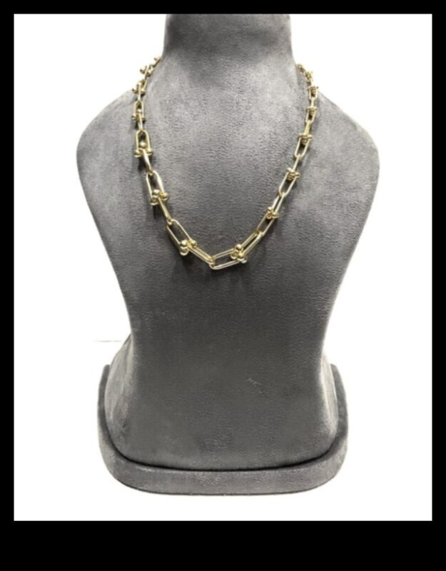 Λαμπεροί σύνδεσμοι: Συνδέστε το στυλ σας με τη λάμψη των δημιουργιών μας με κολιέ