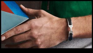 Ανδρική γοητεία: Ανεβάστε την παρουσία σας με ανδρικά κοσμήματα