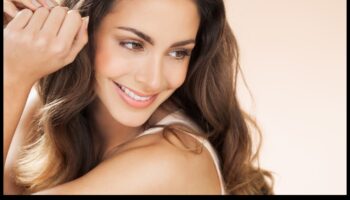 Χρώμα μαλλιών και αυτοπεποίθηση: Πώς οι τρέσες σας επηρεάζουν την αυτοεκτίμησή σας